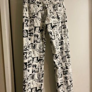Reformation Comic / Newsprint Jean, so 25, previously owned, great condition.